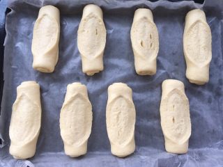 香葱芝士面包,之后入烤箱二次发酵，发酵好的面团比之前大一倍