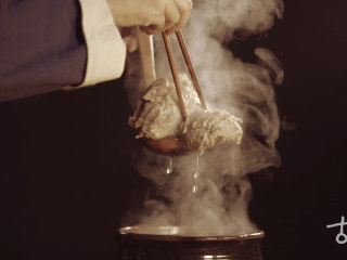 【明·酱牛肉】武松最爱的江湖下酒菜,大火烧开，撇去浮沫，捞出；