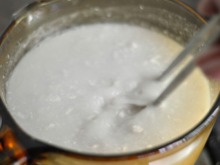 辅食计划+豌豆泥瘦肉粥,放入肉沫，用筷子快速搅散
