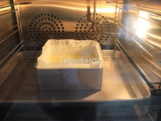 布朗尼芝士顶蛋糕~UKOEO风炉制作,温度时间根据自己烤箱，牙签戳蛋糕，基本不沾面糊就是熟了。