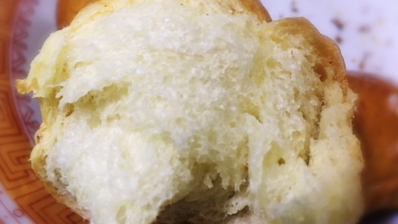 原味牛角面包,撕开面包，里面可以拉丝，口感很棒。
