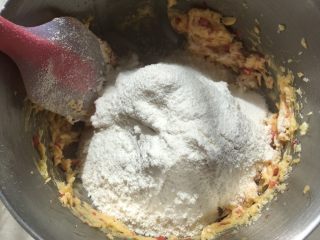 草莓曲奇饼干,过筛低筋面粉跟泡打粉