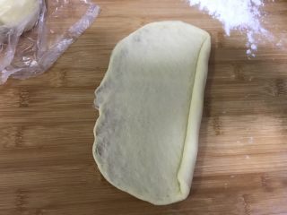 桃李毛毛虫奶油面包,从右往左卷起来。