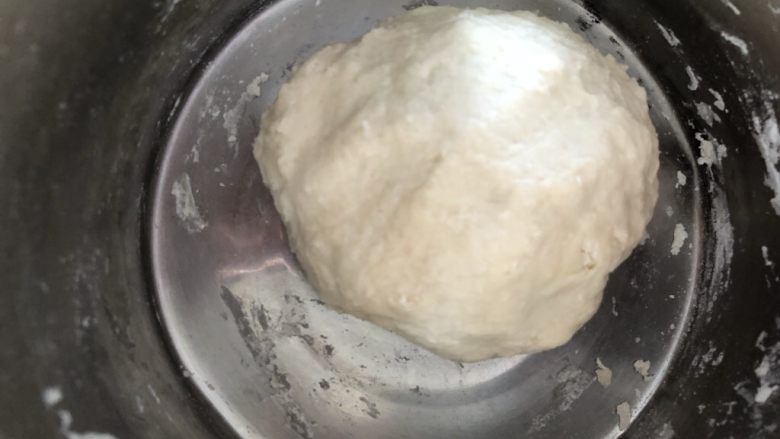 中种蜜豆牛奶馒头,揉匀成团盖保鲜膜冷藏发酵