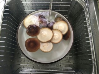 香菇素鲍鱼,捞出过凉水