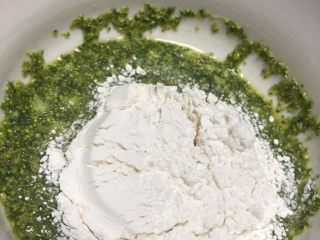 辅食计划+西兰花蛋饼,加入面粉、盐