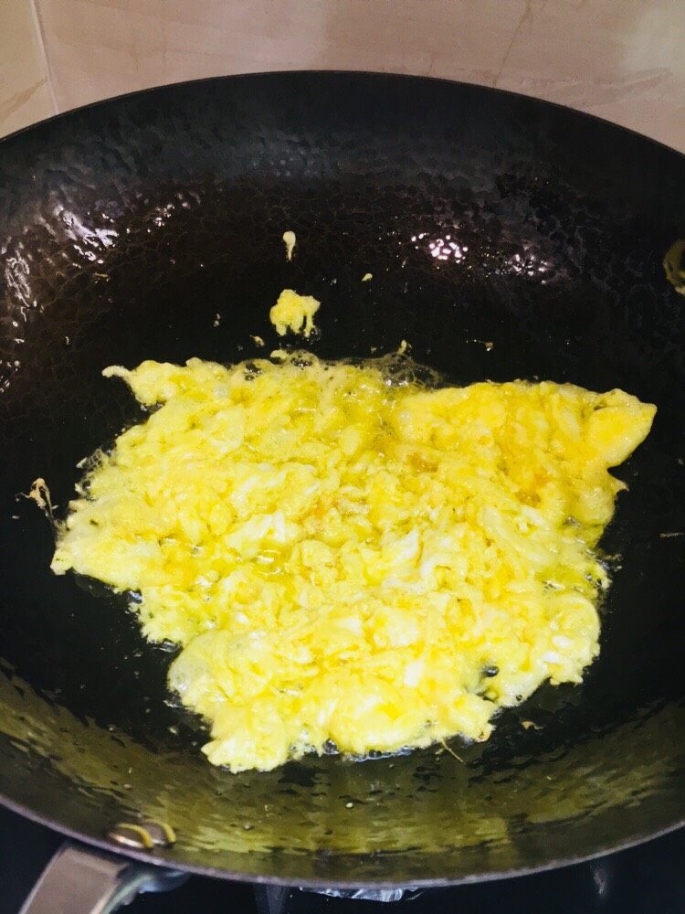 鸡蛋豆干韭菜,炒散鸡蛋