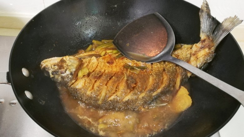 红烧蒜苔鳊鱼,大火收汁