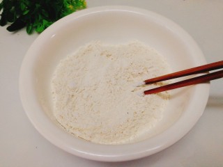 辅食计划+萝卜丝卷,取出高筋面粉200克

