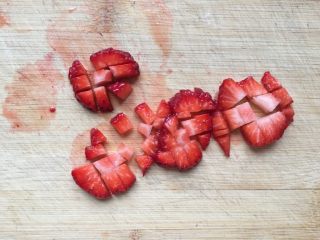草莓牛奶布丁🍮,切块