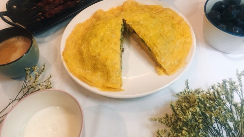 坚持做早餐的200天,千层蛋包饭～烤牛肉串～酸奶