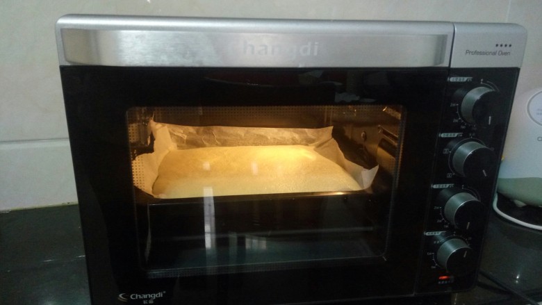 原味蛋糕卷,烤箱上下火170°.提前预热十分钟，送入烤盘，中层，烤17分钟。
