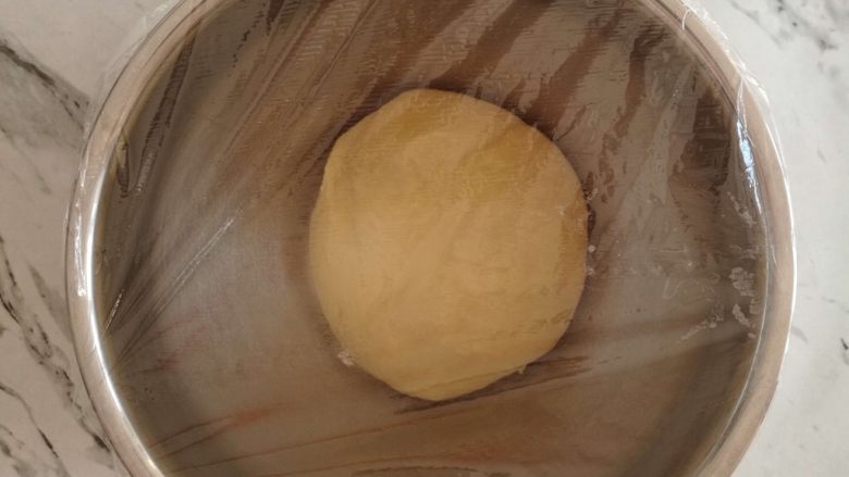 奶香华夫饼-快手早餐,从面包机里取出来，醒置15分钟 
第一种方法 放入冰箱冷藏一晚 冷藏发酵 次日取出回温排气 
第二种方法 面团发至两倍大  或是体积增大就可以 然后接着做下面的步骤