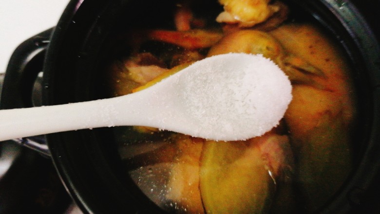 辅食计划+乳鸽红菇汤,加入适量盐