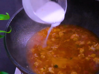 茄汁虾仁,最后加入少量的水淀粉勾芡至汤汁浓稠