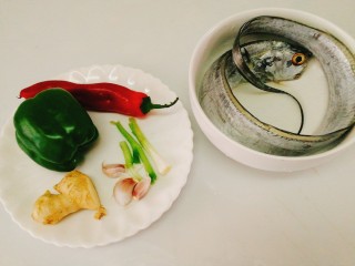 家常菜+红烧带鱼,准备好食材
