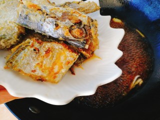 家常菜+红烧带鱼,加入带鱼块