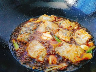 家常菜+红烧带鱼,调小火慢慢收汁
