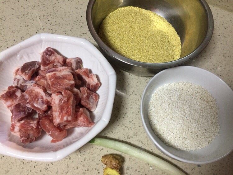糯小米蒸排骨,准备所需食材
