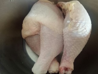炖鸡腿【电压力锅版本】,鸡腿肉洗净