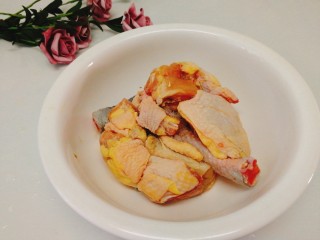 为爱煲养+香菇蛏干鸡汤,鸡肉切块状