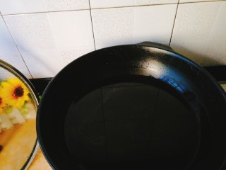为爱煲养+香菇蛏干鸡汤,锅里放水