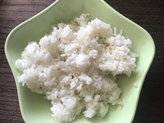 鸭架泡饭,准备一碗米饭