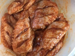 烤鸡翅,混合均匀，腌制4个小时以上。