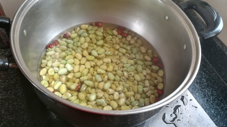 孔乙己爱吃的香酥茴豆,煮后的茴豆