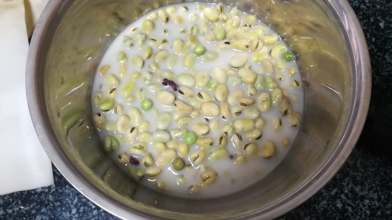 孔乙己爱吃的香酥茴豆,浸泡2个小时后捞起控水
