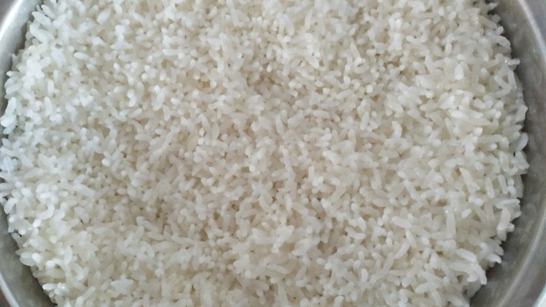 苜蓿米饭塔,蒸好的米饭🍚，确实是满屋飘香！