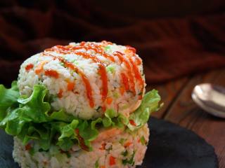 米饭“汉堡”,搭配番茄沙司或是沙拉酱食用
