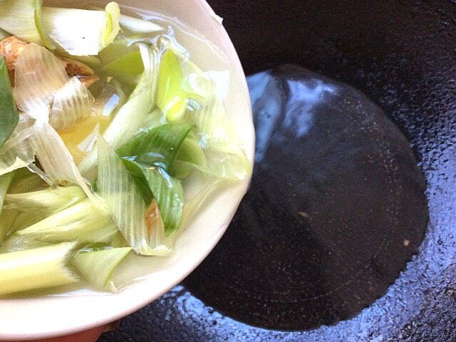 辅食计划+荠菜鱼肉丸,起锅，倒入葱姜水