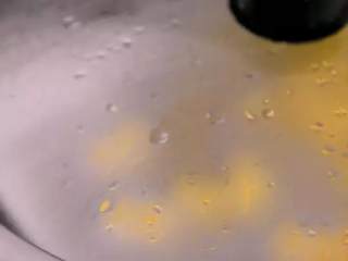 广东肠粉最简单的制作,将肠粉沸水下锅，蒸2分钟