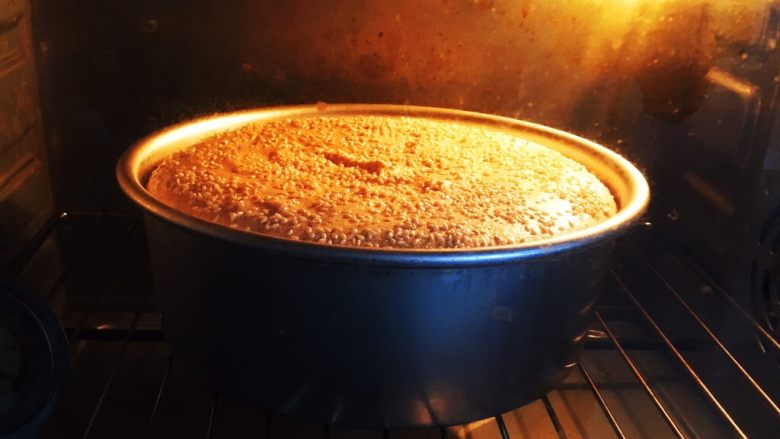 红枣糕+烤箱版,烤箱预热至150度，烤制时间45分钟。