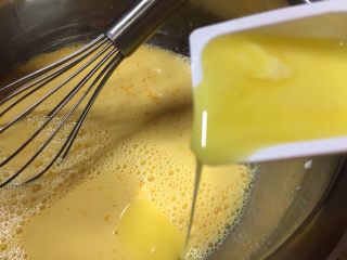 奶香什锦松饼（无添加剂版）,再加入融化后的黄油搅拌均匀