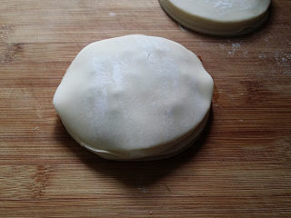 千层葱油饼（饺子皮片版）,重复以上操作、合计：6张饺子皮/组