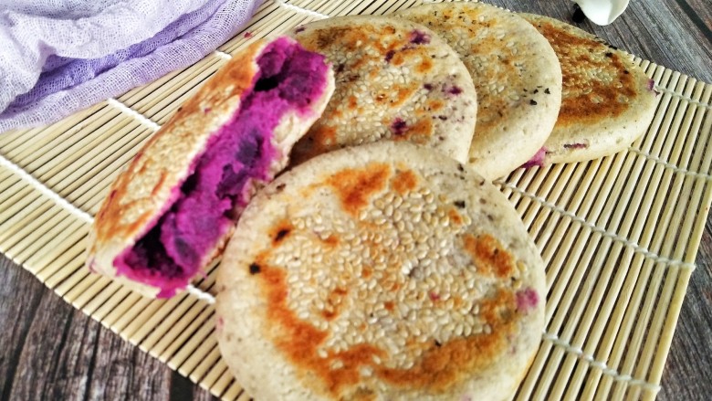孝心包~无糖八珍紫薯包,这是用饼铛烙了一部分，看个人口味。
