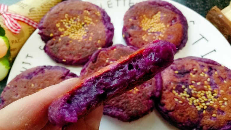 紫薯糯米饼,香甜软糯，很适合孩子吃哦😍