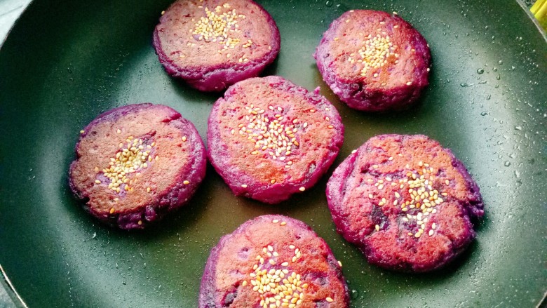 紫薯糯米饼,熟了😍