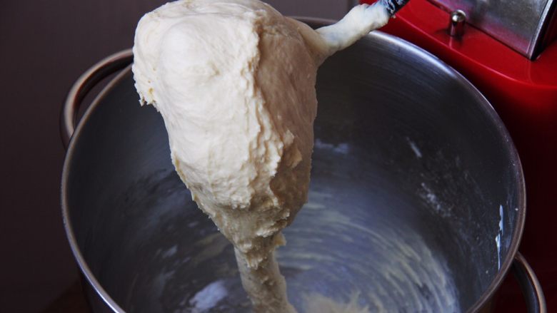 酸奶吐司面包,继续搅拌20分钟。