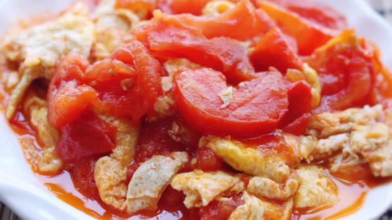 番茄炒鸡蛋,拌饭可以多吃两碗～