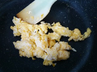 茴香素蒸包,鸡蛋也是提前炒好了