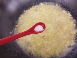 玉米鸡蛋汤羹,加一勺盐