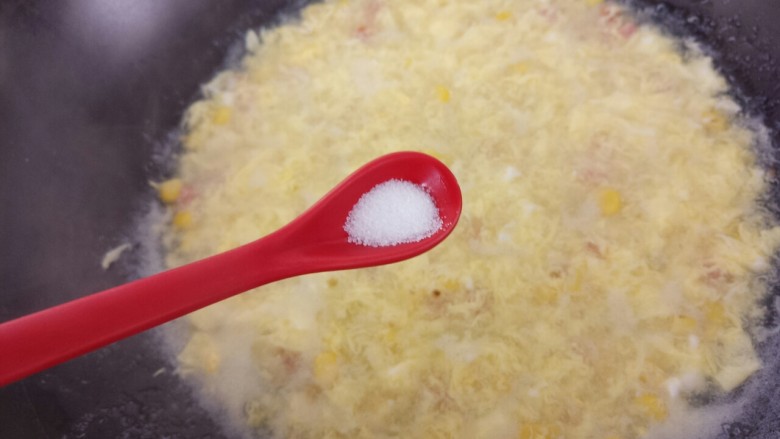玉米鸡蛋汤羹,加一勺盐