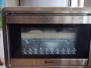 什香草土豆面包,放入东菱K40C烤箱中，用烤箱的发酵档发酵50分钟左右。