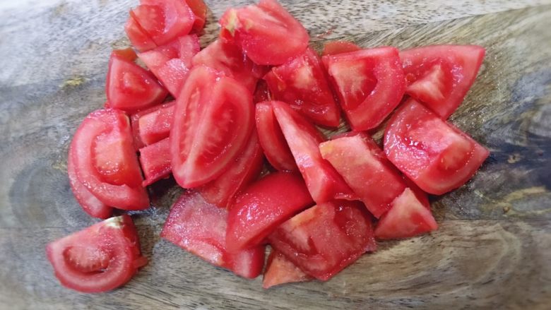 菌类料理＋番茄烩金针菇,番茄切小块