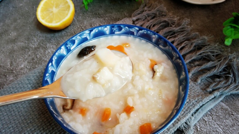 #宝宝辅食#鳕鱼胡萝卜香菇粥,盛出装碗。