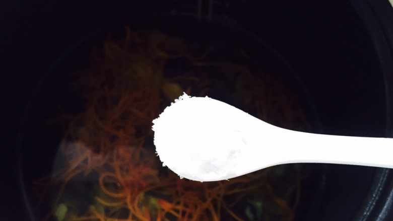 #菌类料理#虫草花炖乌鸡,再加两茶匙的盐