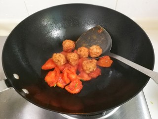 番茄肉圆汤,放入肉圆